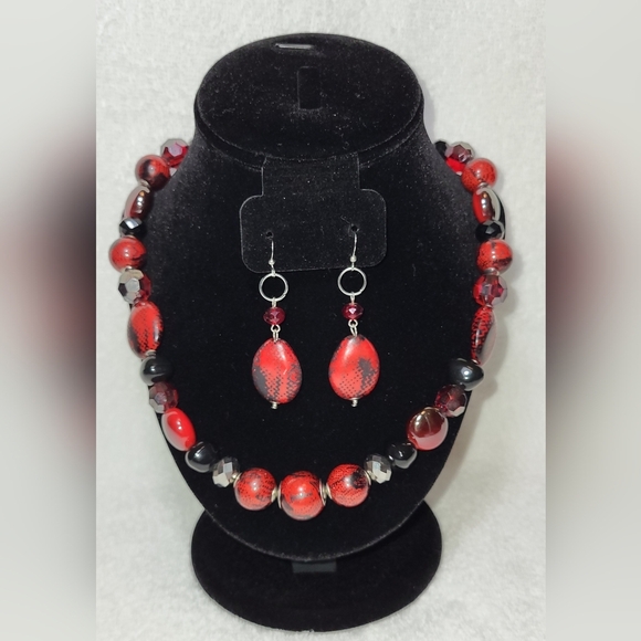 KIM ROGERS Deep Red and Black Necklace and Dangle Earrings Set / Pierced - Picture 1 of 5